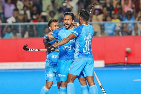 இரண்டாவது சுற்றில் இந்திய அணியின் ஹர்மன்ப்ரீத் சிங் மற்றொரு கோல் அடித்து அசத்தினார். இரண்டாவது சுற்றின் இறுதி நிமிடத்தில் இந்திய அணிக்கு பெனால்டி கார்னர் வாய்ப்பு கிடைத்தது. ஆனால் தவறவிட்டது இந்திய அணி. மூன்றாவது சுற்றின் தொடக்கத்தில் இந்திய அணியின் ஹுஜ்ரஸ் சிங் பெனால்டி கார்னர் மூலம் இந்திய அணிக்கான மூன்றாவது கோலை அடித்தார். கடைசி சுற்றில் இந்திய அணியின் மந்தீப் மற்றும் ஆகாஷ் தீப் இருவரும் இணைந்து இந்திய அணிக்காக மற்றொரு கோலை அடித்தனர். இதன் மூலம் இந்திய அணி 4-0 என்ற கணக்கில் பாகிஸ்தானை வீழ்த்தியது.