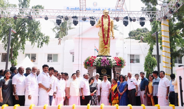  TN CM Stalin unveiled Perasiriyar Anbalagan statue in Chennai