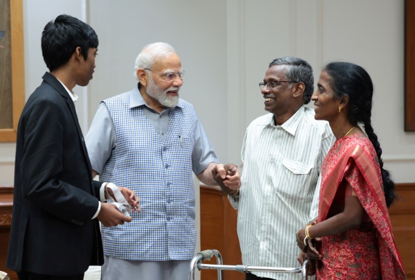  Praggnanandhaa meets with Prime Minister Narendra Modi at his residence in Delhi