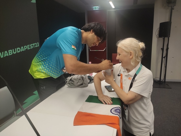 Neeraj Chopra refused to sign on Indian flag wins hearts Neeraj Chopra refused to sign on Indian flag wins hearts