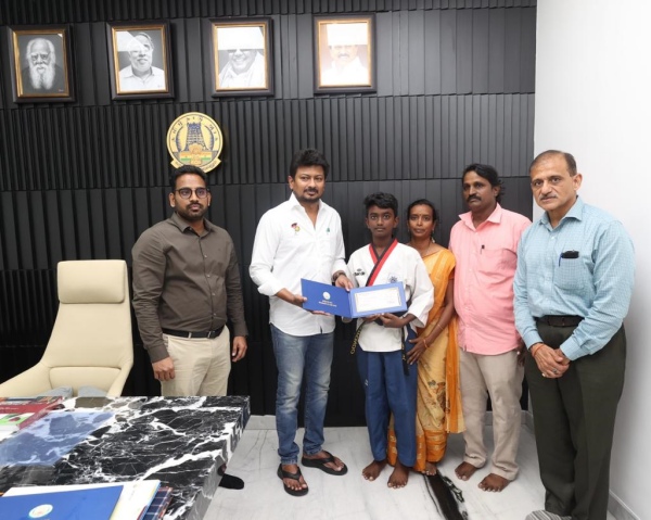 Tamilnadu sports minister Udhayanidhi gave fund for sports players Tamilnadu sports minister Udhayanidhi gave fund for sports players