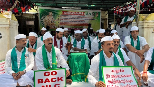 Thamimun Ansari supports the farmers union protest 