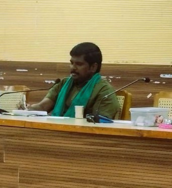 Trichy collector Pradeep kumar does not take off the Green turban from shoulder until the end of the meeting 