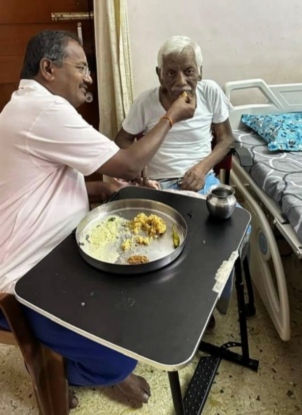 PMK Mla Arul Ramadoss is doing the kind thing of feeding his ailing father every day 