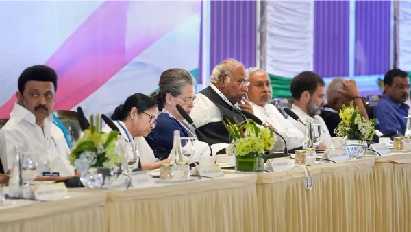 Elections Fear? Why Union Govt decrease LPG Gas cylinder price? 