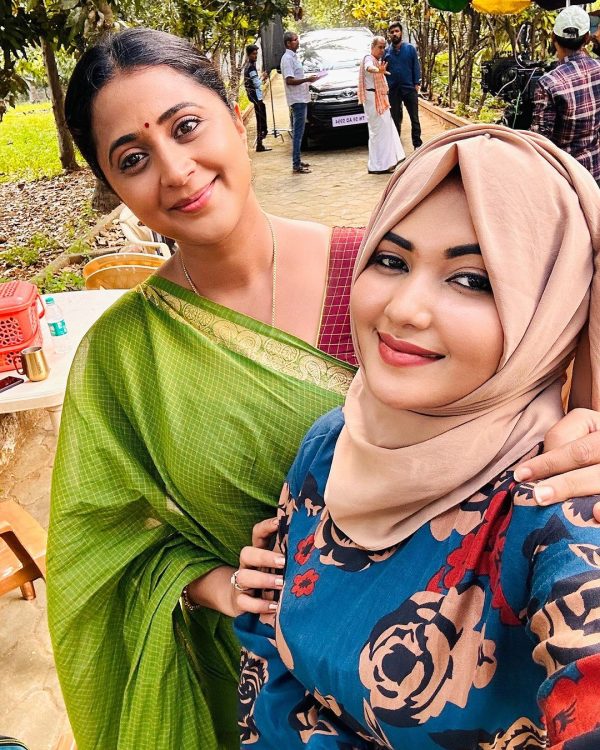 Ethirneechal Serial Iswari meets Jeevanandham with father