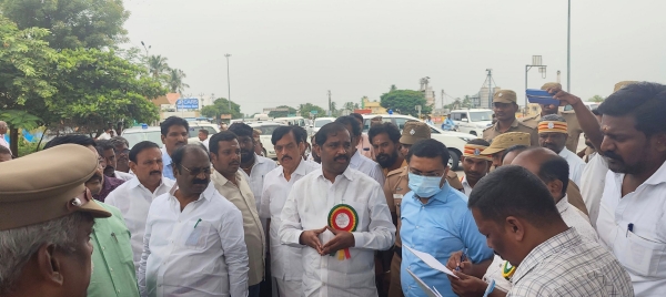 TN Govt assurances committee head Velmurugan orders not collect Tax in Kallakurichi Toll Plaza 