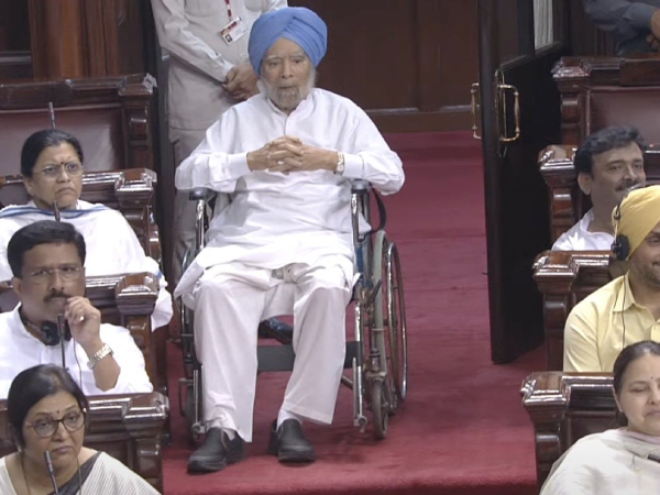  Ex Prime minister Manmohan Singh came to Rajya Sabha in wheel chair