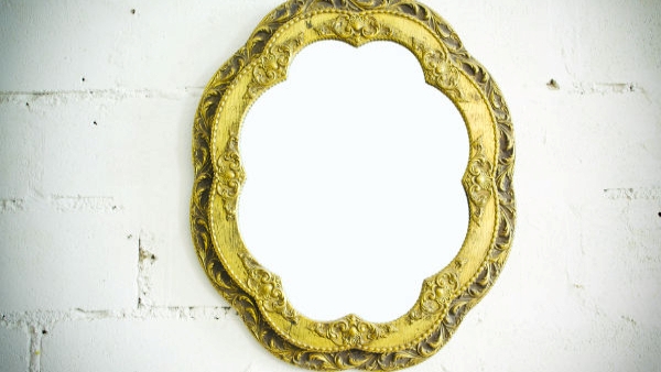 72 year old man wants to buy magic mirror to see people without dress, scam busted 3 arrested 