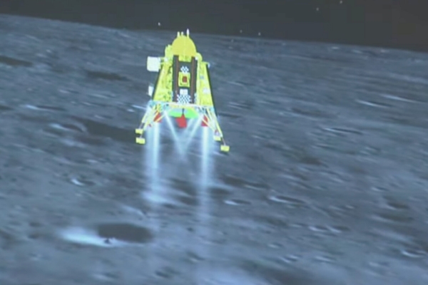 NASA satellite captures Chandrayaan 3 Vikram lander landing on moon? Fact check 