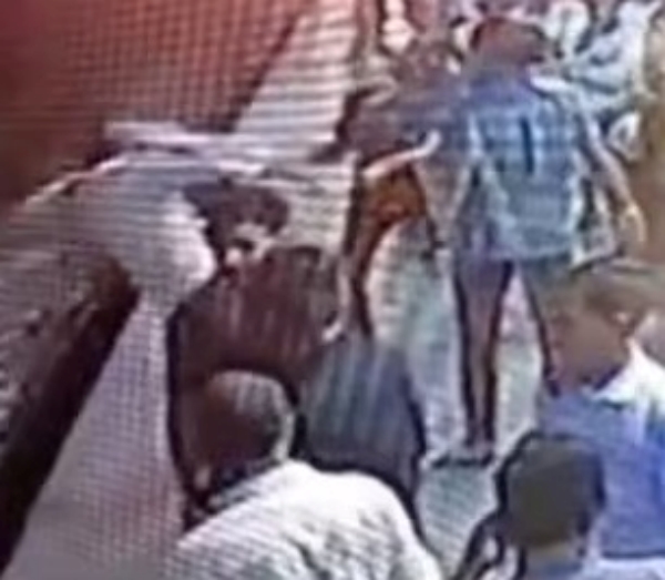 Mumbai railway station, mumbai youth crushed under train after fight, caught in cctv 