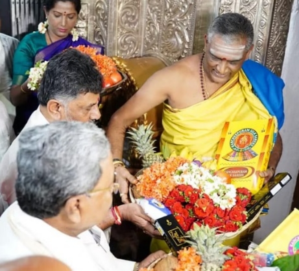 BJP opposes to Tamil Nadus Kancheepuram silk saree to Mysuru Chamundeshwari by Congress BJP opposes to Tamil Nadus Kancheepuram silk saree to Mysuru Chamundeshwari by Congress