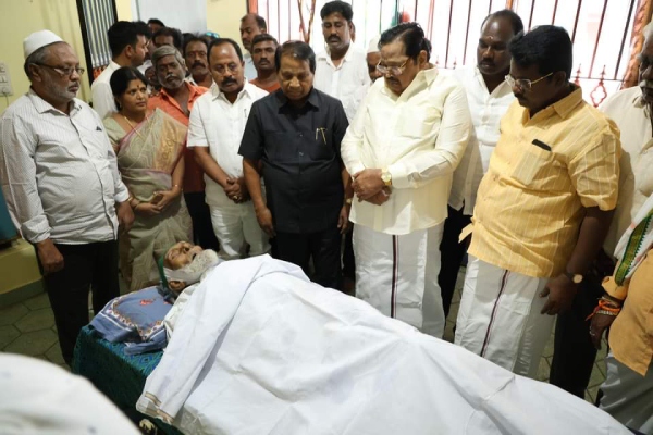 Durai Murugan paid his respects Katpadi Majeed body