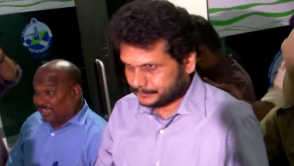  Video of Senthil Balaji in blue shirt surrounded by ED officials are now shared by many
