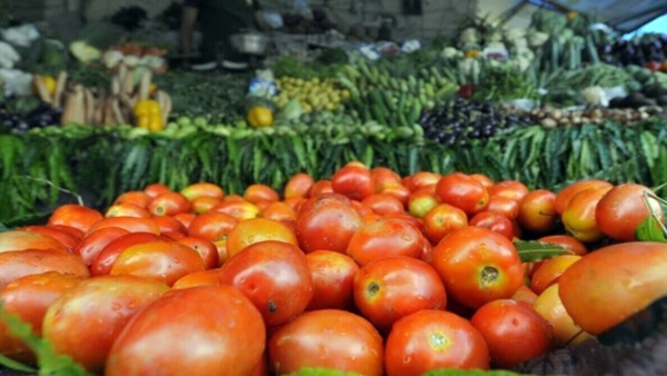 Tomato per kg Rs 40 is being sold in Koyambedu market 