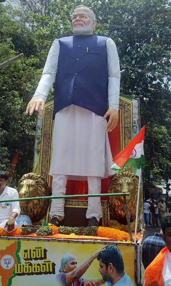 PM Modi statue in Annamalai padayatra at kanyakumari 