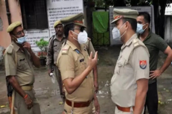 Uttar Pradesh Mayor calls up Bulldozer after being asked to remove shoes in the ICU, details 