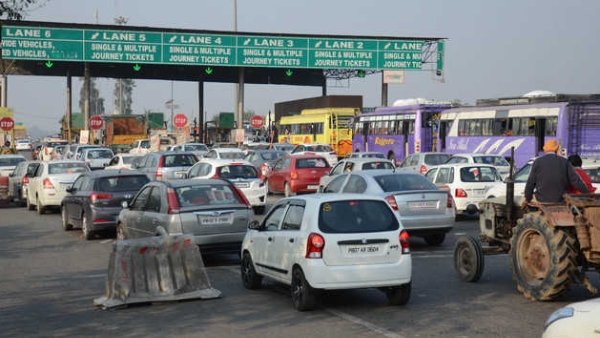 TTV Dinakaran urged the Union govt to withdraw toll plaza tariff hike TTV Dinakaran urged the Union govt to withdraw toll plaza tariff hike