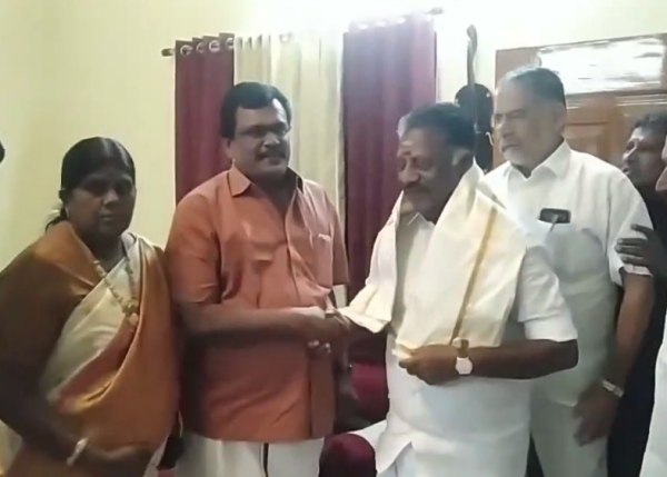 OPS meets Thanga tamilselvan at his house 