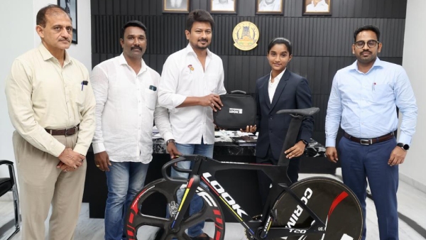  Udhayanidhi Stalin gave Incentives to athletes 