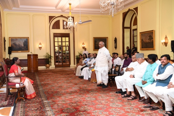  the INDIA alliance met the President over the Manipur situation 