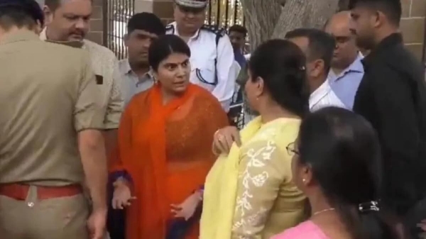 BJP MP Poonamben Maadam explains about the incident involving Rivabhas verbal altercation 