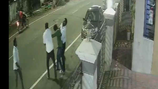 Bjp it wing executive brutally attacked by own party executives in chennai 