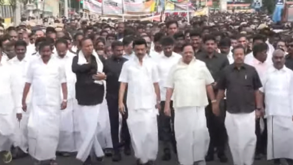 MK Stalin pay tribute in Karunanithi memorial in Marina with rally of DMK leaders and workers MK Stalin pay tribute in Karunanithi memorial in Marina with rally of DMK leaders and workers