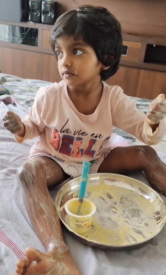 Comedian Satish posted a cute video of him fighting with his daughter