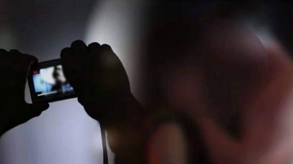 2 students die by suicide at Davangere in Karnataka after intimate videos released on Social Media 2 students die by suicide at Davangere in Karnataka after intimate videos released on Social Media