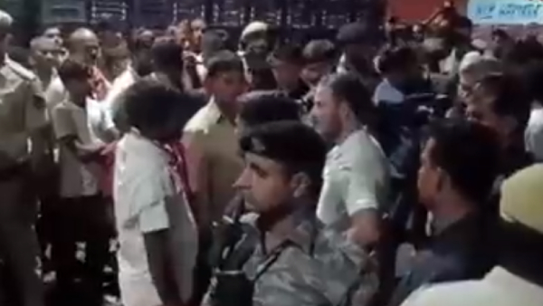 Congress leader Rahul Gandhi spotted talking to vegetable and fruit vendors at Delhis Azadpur Mandi 