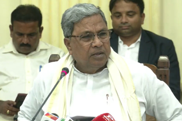 Is he married or not? Karnataka CM raises question to reporter and DK Shivakumar smiles in Dasara Pressmeet 