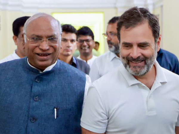 Mallikarjun Kharge today meets Tamil Nadu Congress leaders and will discuss about parliament Election in Delhi 