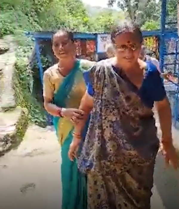 Sisters of PM Modi and Uttar Pradesh CM Yogi Adityanath meets in Uttarakhand Temple 