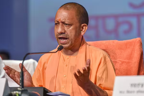 Sisters of PM Modi and Uttar Pradesh CM Yogi Adityanath meets in Uttarakhand Temple 