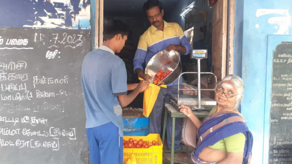 Record by Tamil Nadu Ration shops: 450 tonnes of tomatoes sold in a month by the govt 
