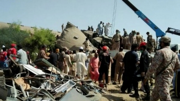 passenger train derails in Pakistan; 25 dead, more than 80 injured 