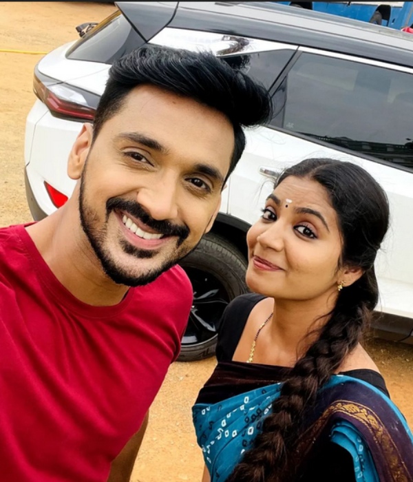 Chellamma serial heroine Anshitha got married suddenly.. Is this the groom?