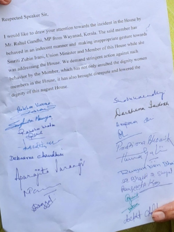 Smiriti Irani Condemns to Rahul Gandhi for his flying kiss 