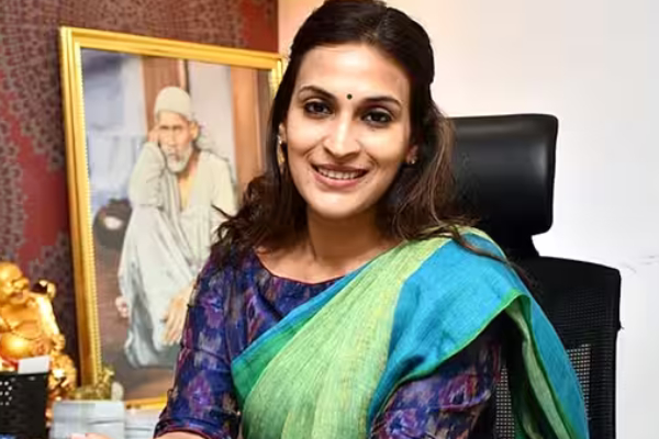 Chennai HC asks reply from police on Aiswarya Rajinis maid Eswari plea Chennai HC asks reply from police on Aiswarya Rajinis maid Eswari plea