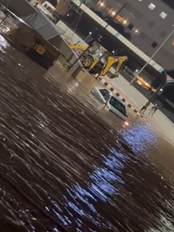 Kilambakkam drowned in flood due to heavy rain in Chennai and Chengelpet Kilambakkam drowned in flood due to heavy rain in Chennai and Chengelpet
