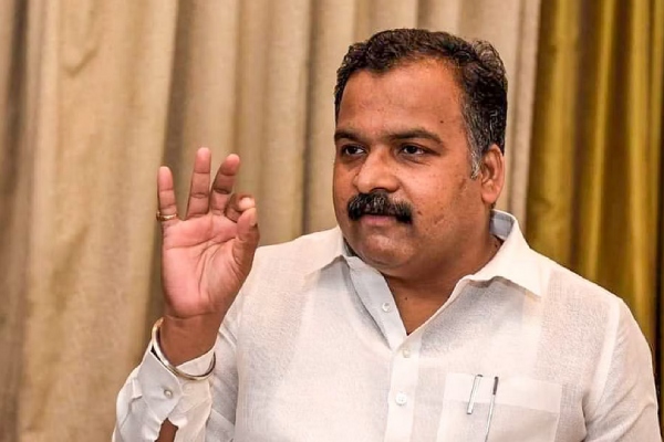 Adani money for Annamalai Padayatra, Daily expenditure of 1 crore: accuses Manickam Tagore complains
