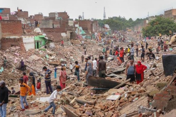 Supreme court order status quo in Krishnajanmabhoomi case to stop demolishing houses 