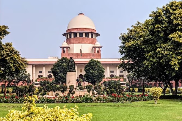 Supreme court order status quo in Krishnajanmabhoomi case to stop demolishing houses 