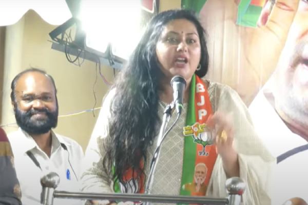 Actress Namitha participate in the Chennai Independence Day Function and praises the BJP Government Actress Namitha participate in the Chennai Independence Day Function and praises the BJP Government