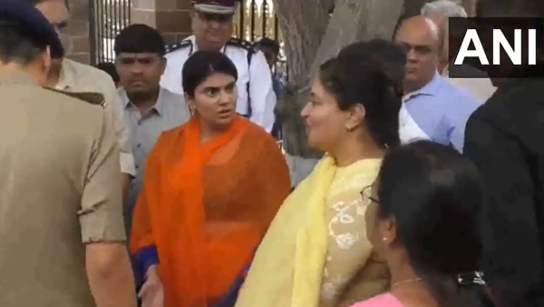 BJP MLA and cricketer Ravindra Jadeja wife Rivaba Jadeja figth with MP and Jamnagar Mayor 