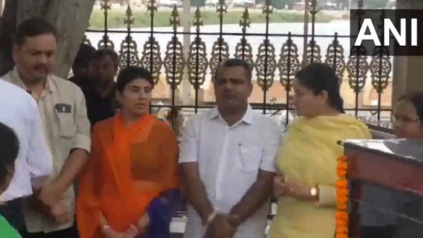 BJP MLA and cricketer Ravindra Jadeja wife Rivaba Jadeja figth with MP and Jamnagar Mayor 