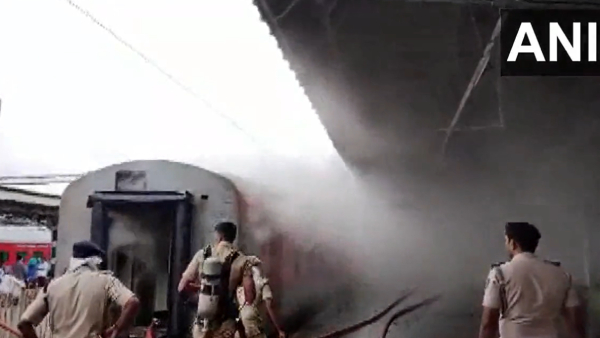 Fire breaks out in Udyan Express from Mumbai to Bengaluru
