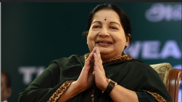 It is visible now in AIADMK meeting, Edappadi Palanisamy has very less women followers 