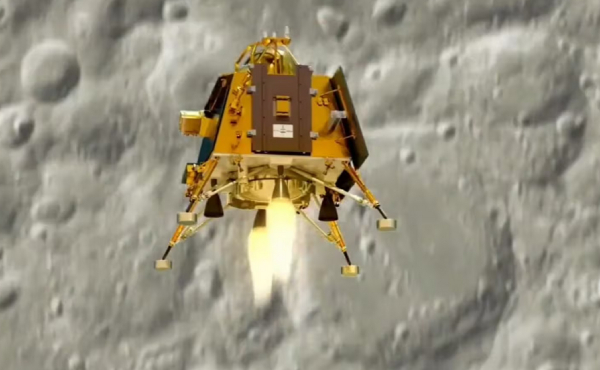 Scientists have said that the Vikram lander will fall down from a height of 10 meters on the moon Scientists have said that the Vikram lander will fall down from a height of 10 meters on the moon